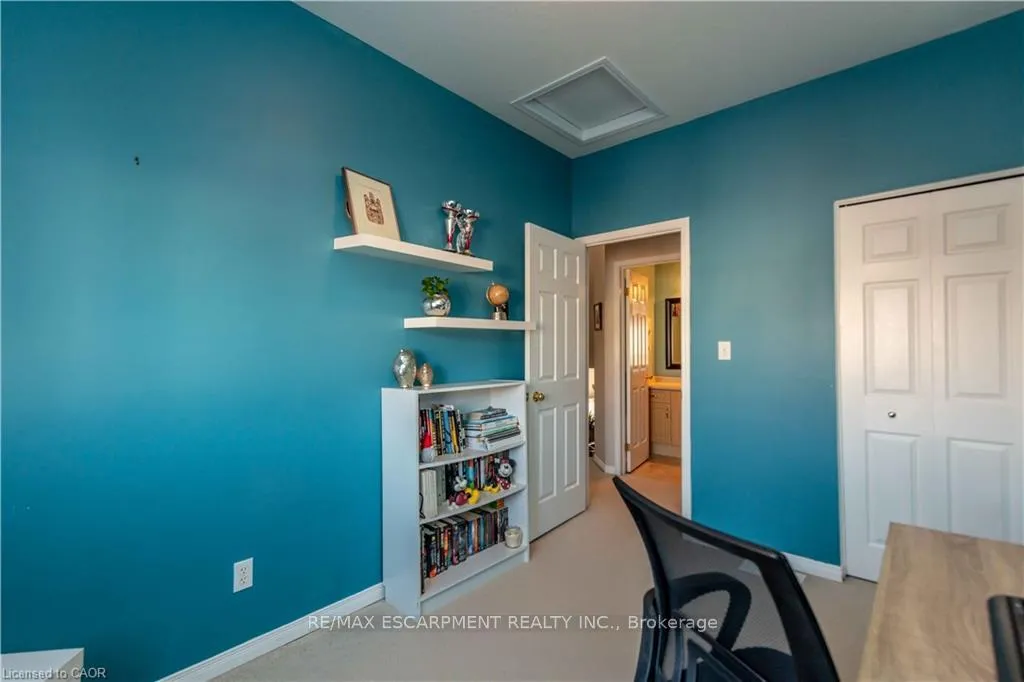 Photo 22 of 136 Donnenwerth Drive, Kitchener — HOMEH