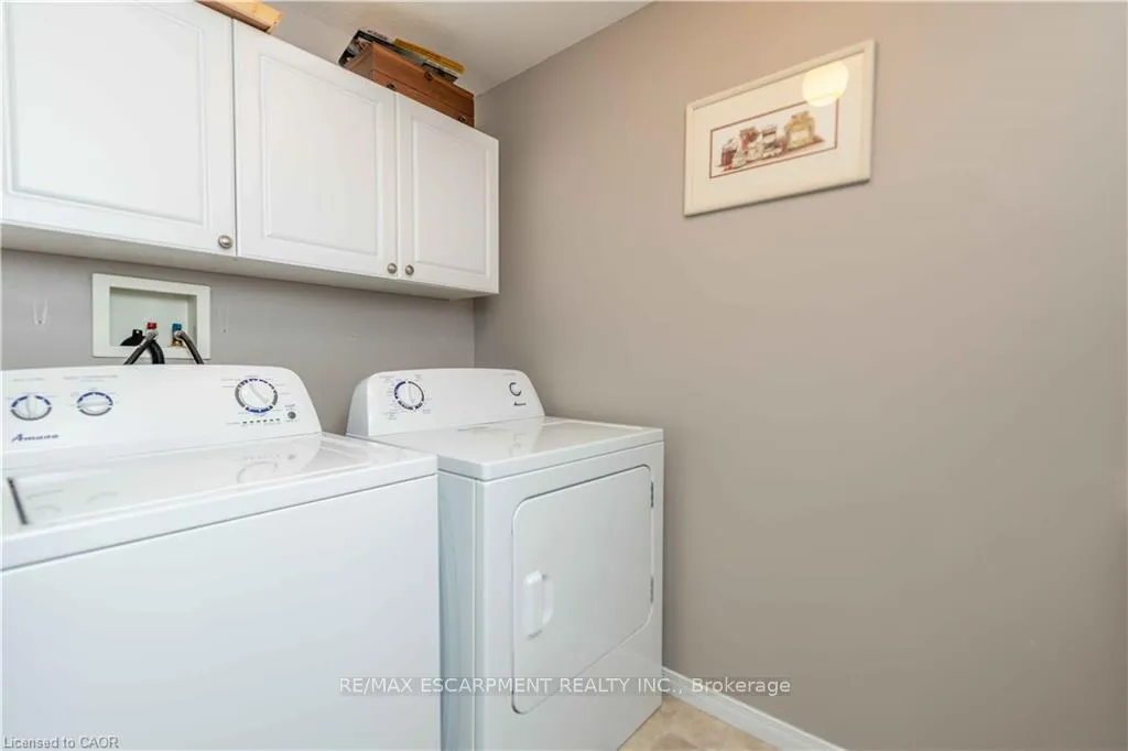 Photo 24 of 136 Donnenwerth Drive, Kitchener — HOMEH