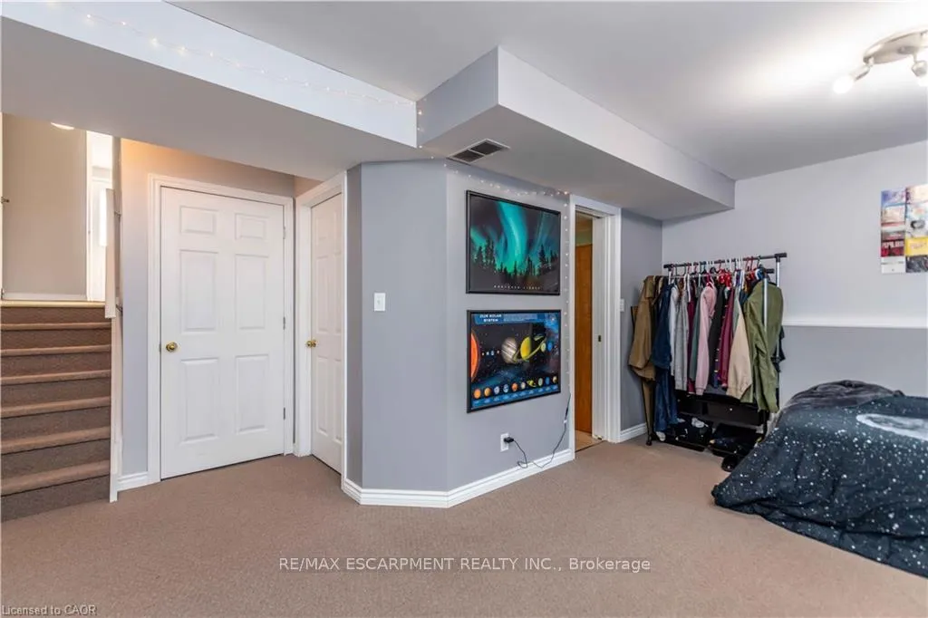 Photo 26 of 136 Donnenwerth Drive, Kitchener — HOMEH