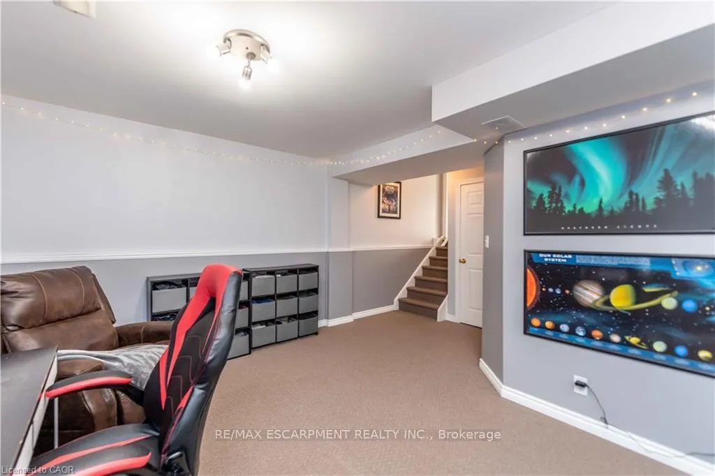 Photo 27 of 136 Donnenwerth Drive, Kitchener — HOMEH