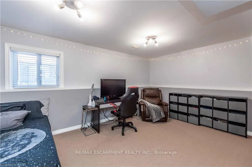 Photo 28 of 136 Donnenwerth Drive, Kitchener — HOMEH