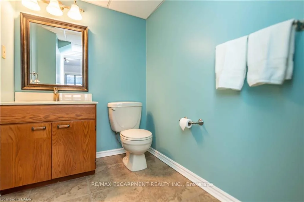 Photo 30 of 136 Donnenwerth Drive, Kitchener — HOMEH