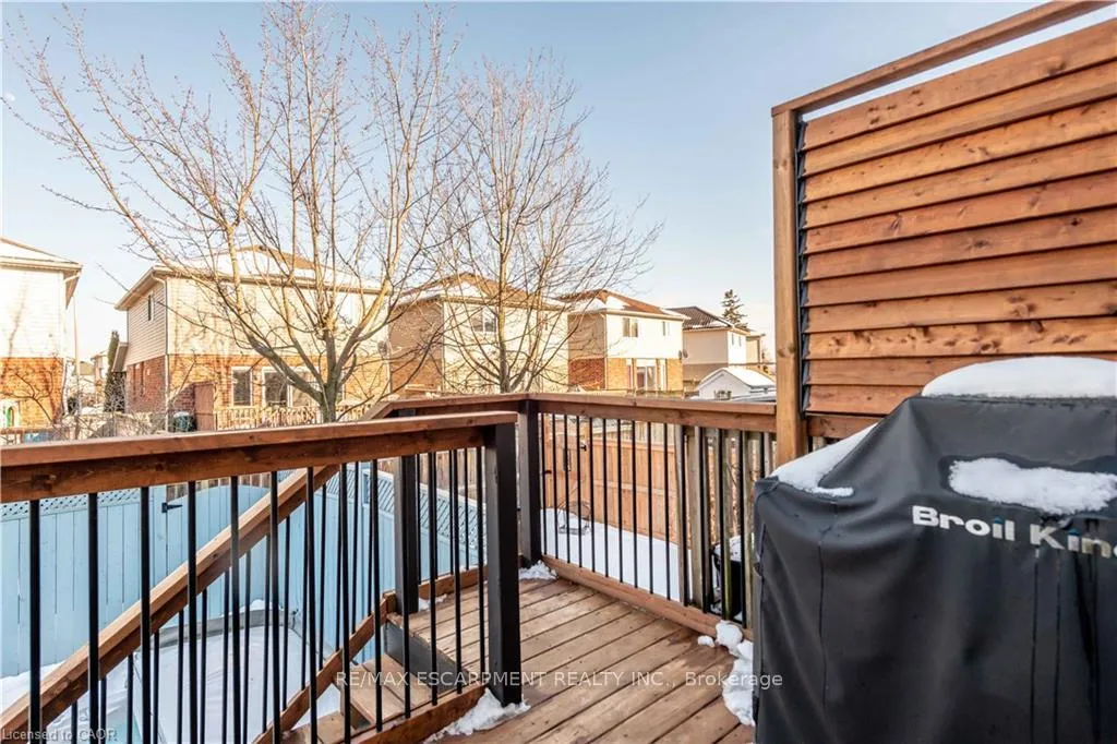 Photo 32 of 136 Donnenwerth Drive, Kitchener — HOMEH