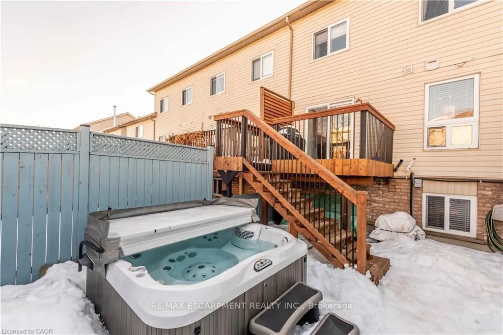 Photo 33 of 136 Donnenwerth Drive, Kitchener — HOMEH