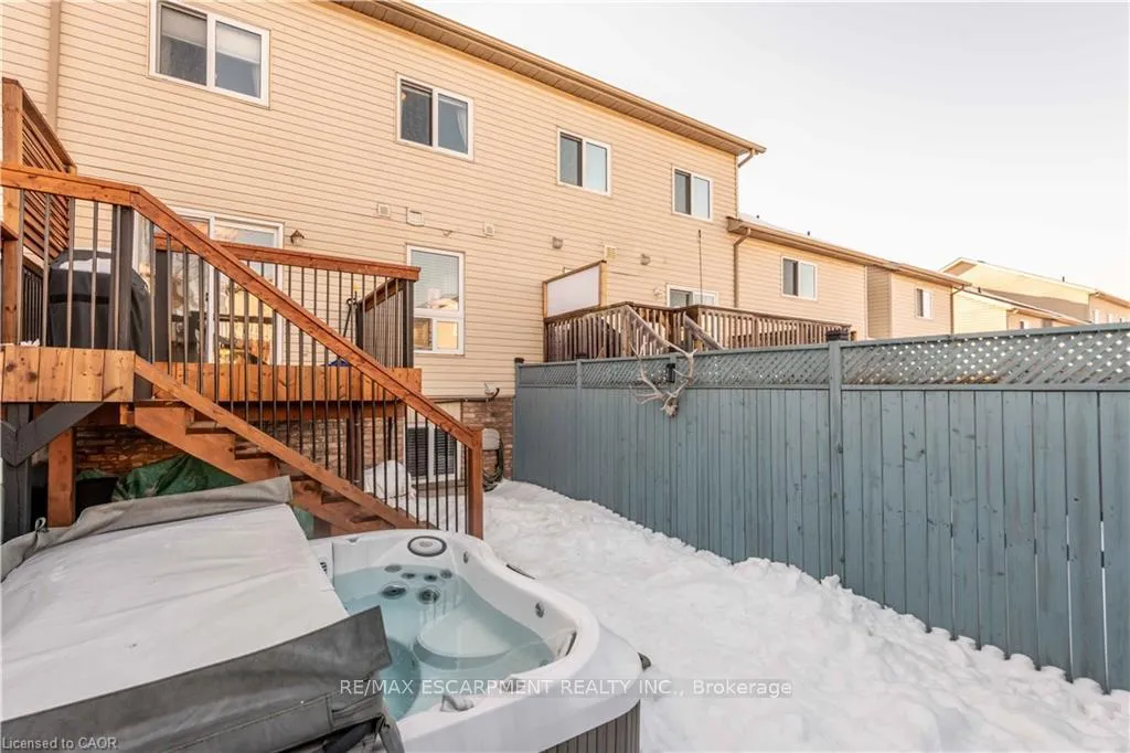 Photo 34 of 136 Donnenwerth Drive, Kitchener — HOMEH