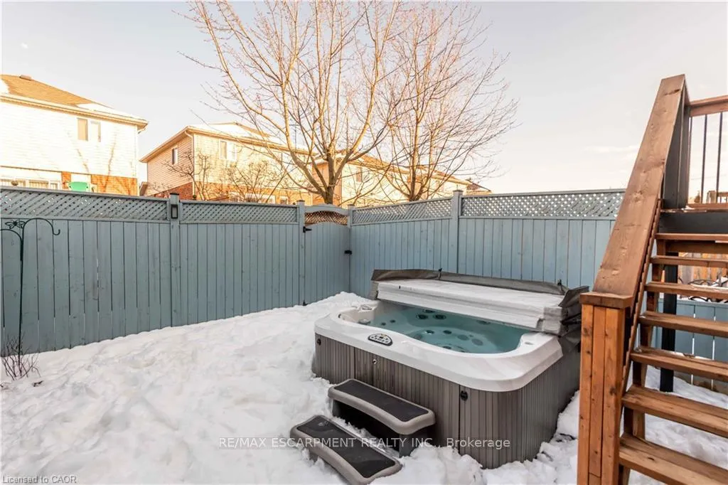 Photo 35 of 136 Donnenwerth Drive, Kitchener — HOMEH