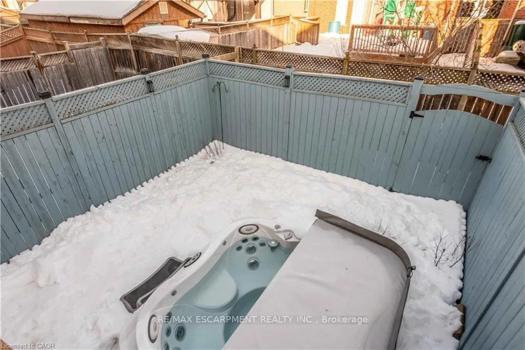 Photo 36 of 136 Donnenwerth Drive, Kitchener — HOMEH