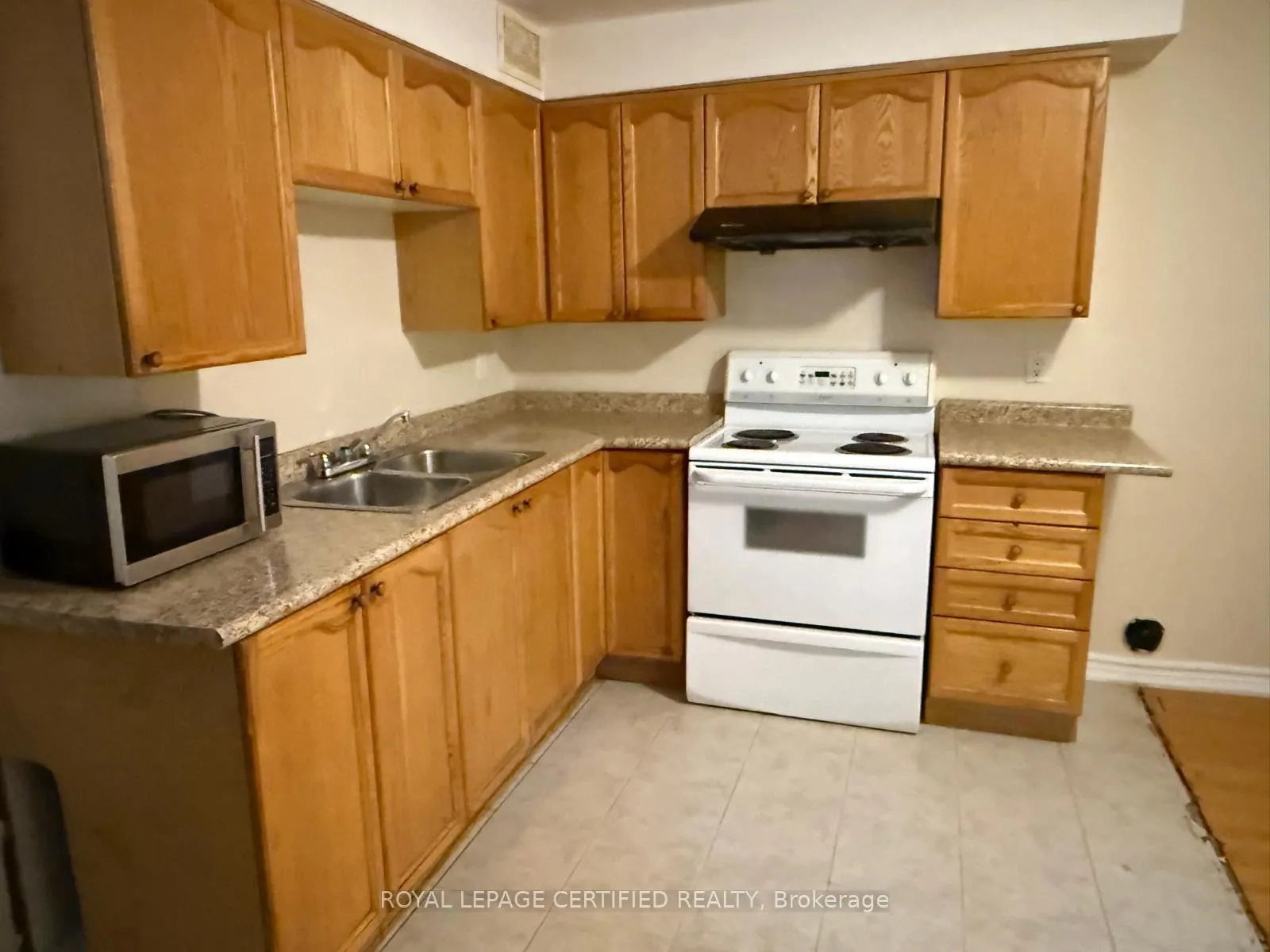Photo 9 of Unit Lower, 88 Williamson Drive, Brampton, Fletcher's Meadow — HOMEH