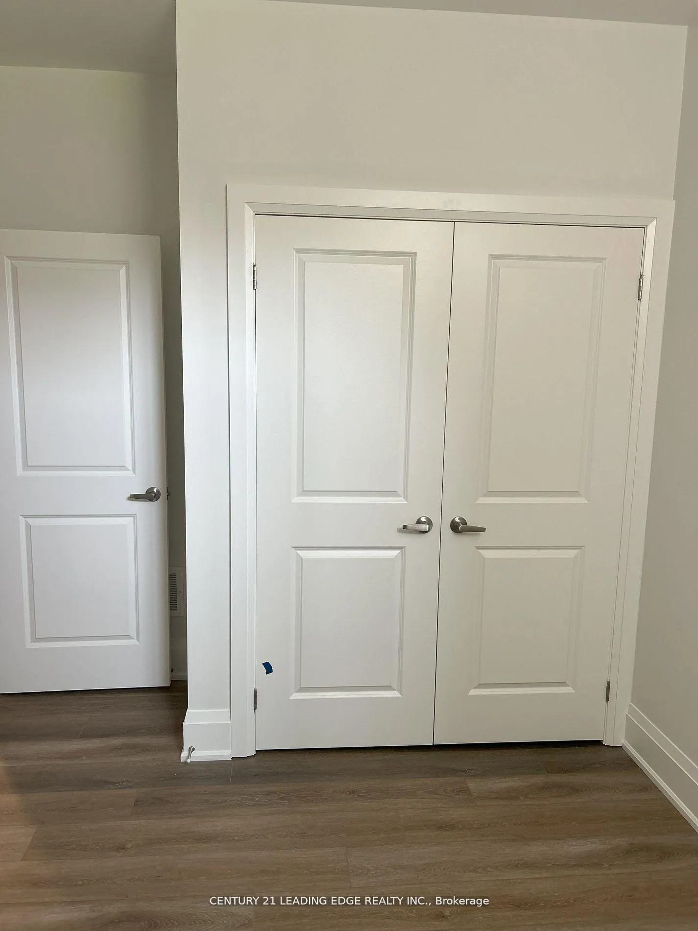 Photo 4 of 527 Kleinburg Summit Way, Vaughan, Kleinburg — HOMEH