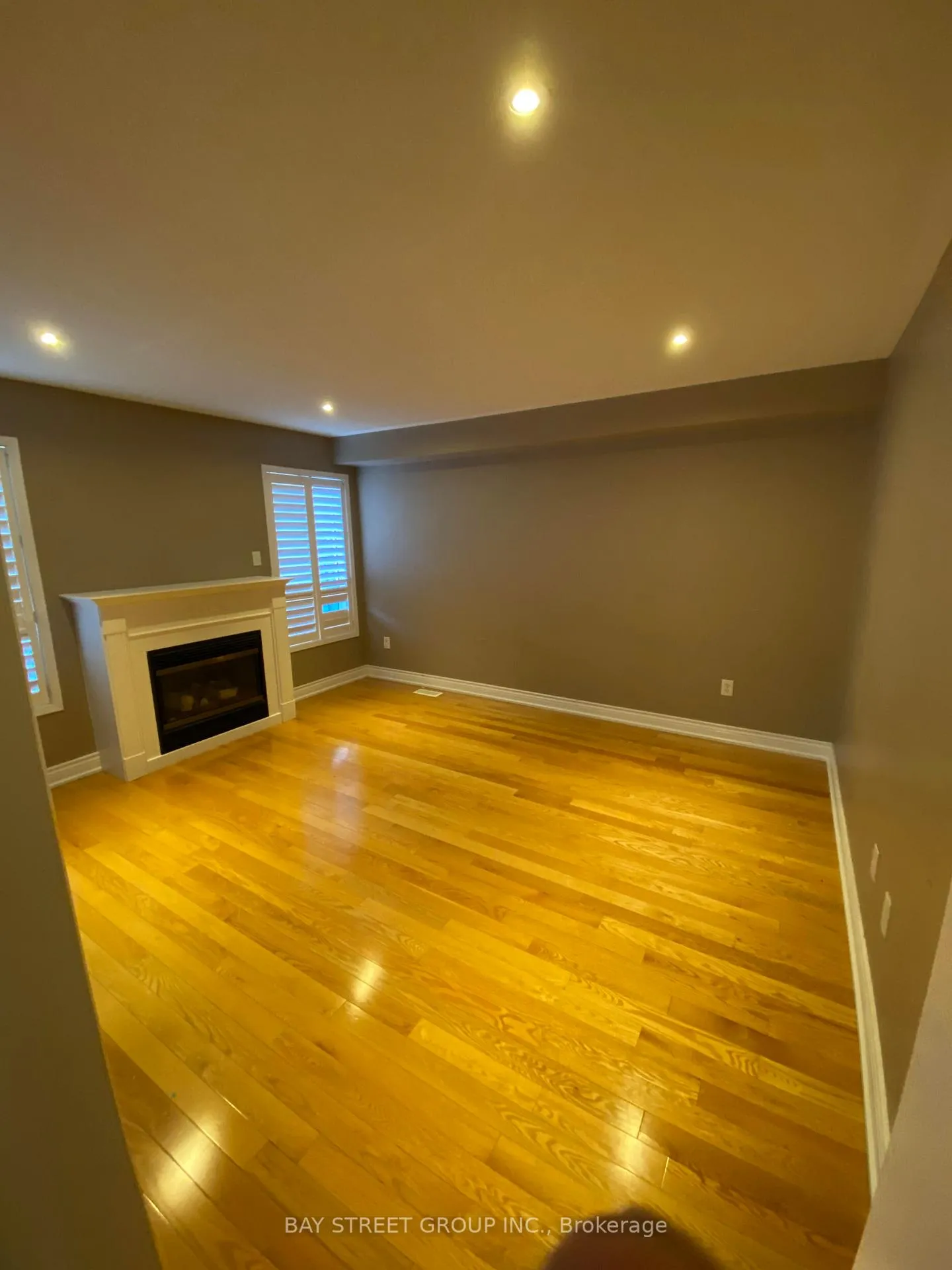 Photo 4 of 94 Handley Crescent, Ajax, South East — HOMEH