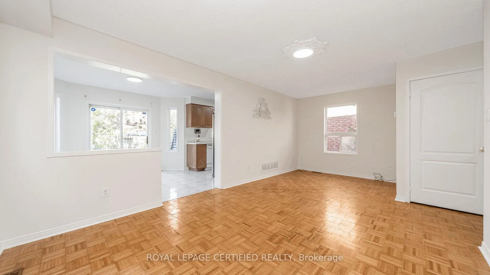 Photo 10 of 6 Hillsburgh Drive, Brampton, Fletcher's Meadow — HOMEH