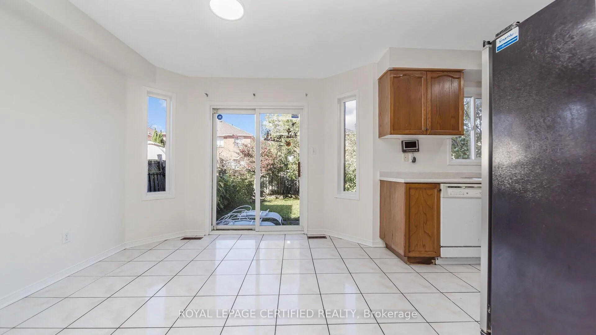 Photo 11 of 6 Hillsburgh Drive, Brampton, Fletcher's Meadow — HOMEH