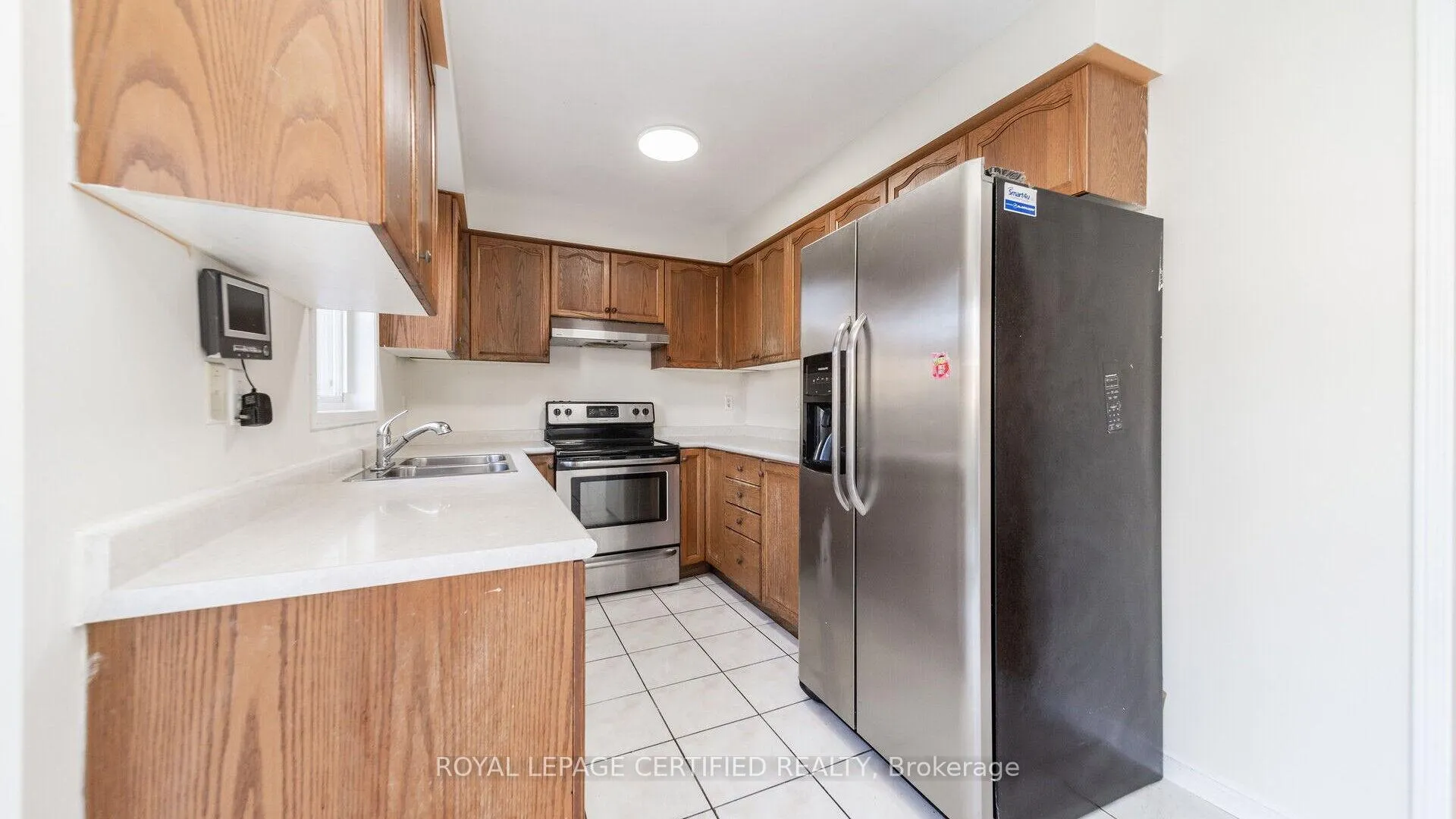 Photo 13 of 6 Hillsburgh Drive, Brampton, Fletcher's Meadow — HOMEH