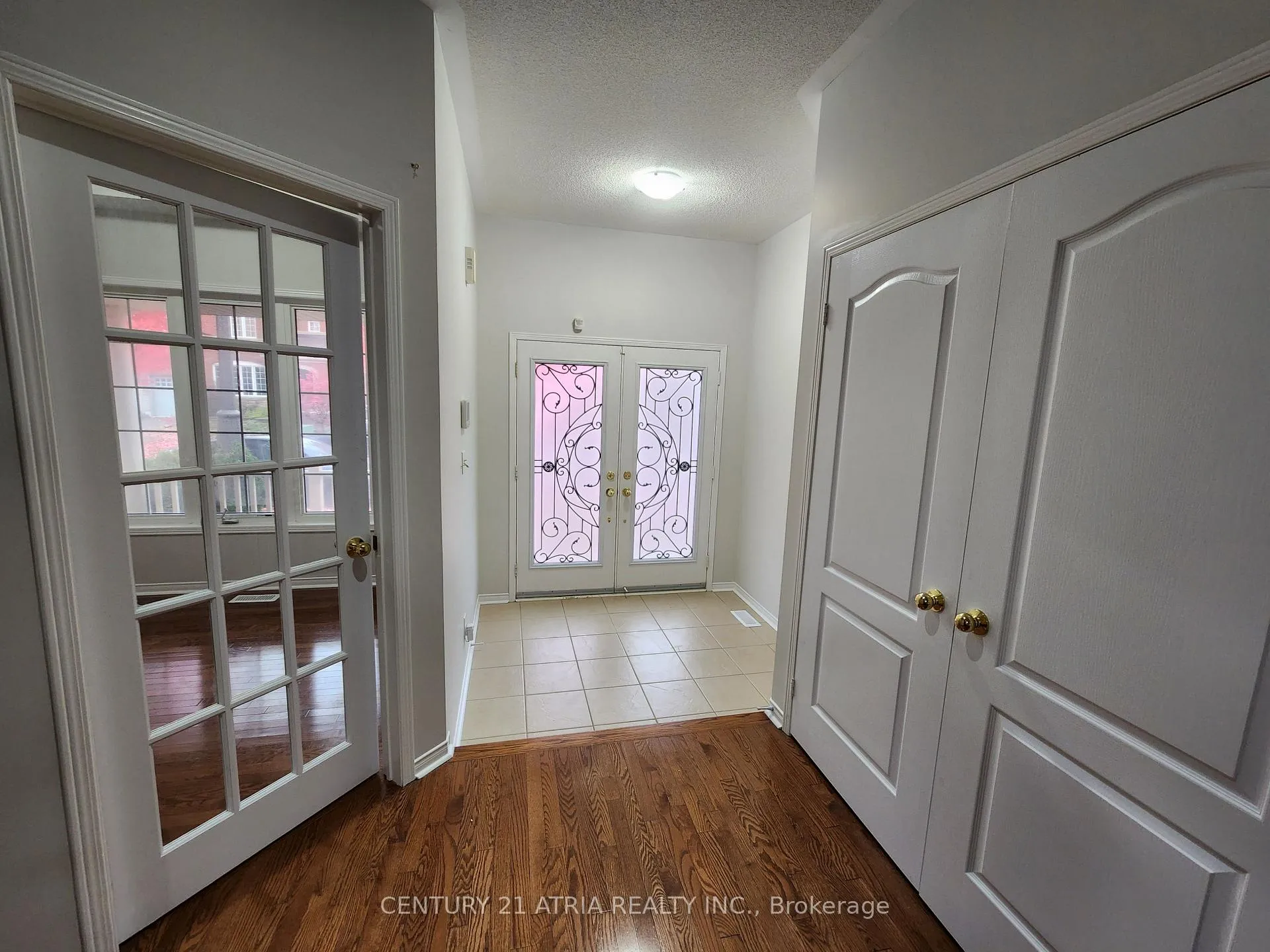 Photo 2 of 88 Warnford Circle, Ajax, Northeast Ajax — HOMEH