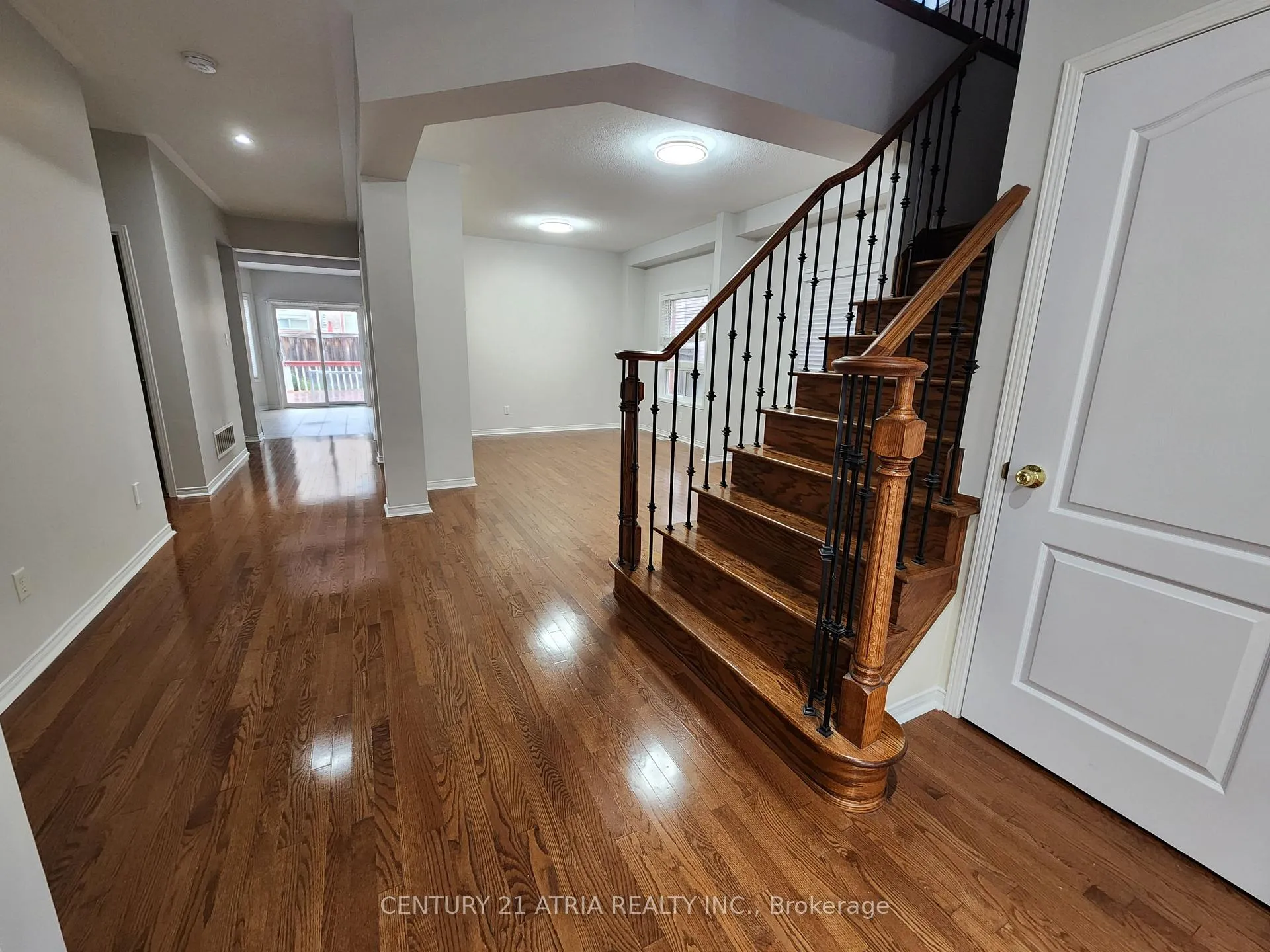 Photo 3 of 88 Warnford Circle, Ajax, Northeast Ajax — HOMEH