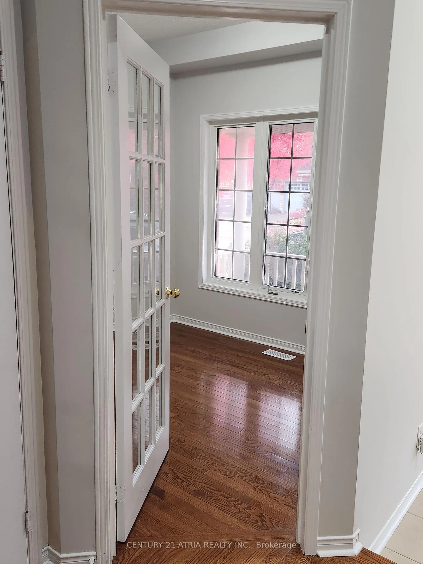 Photo 5 of 88 Warnford Circle, Ajax, Northeast Ajax — HOMEH