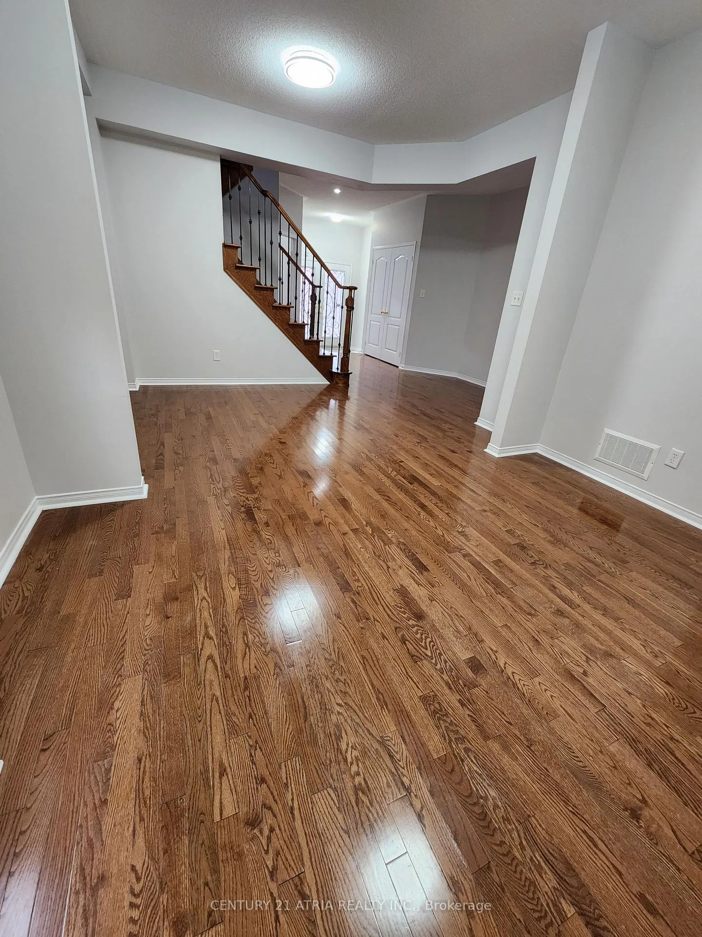 Photo 6 of 88 Warnford Circle, Ajax, Northeast Ajax — HOMEH