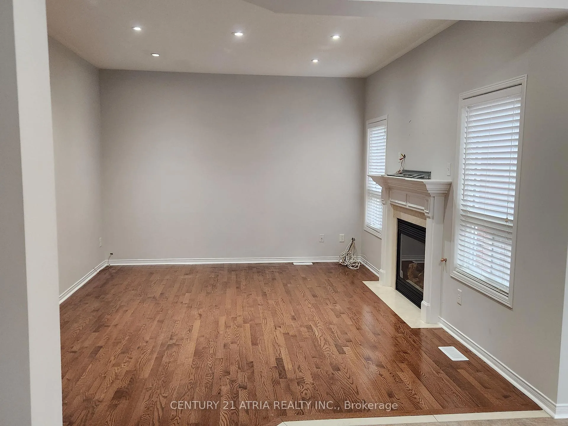 Photo 8 of 88 Warnford Circle, Ajax, Northeast Ajax — HOMEH