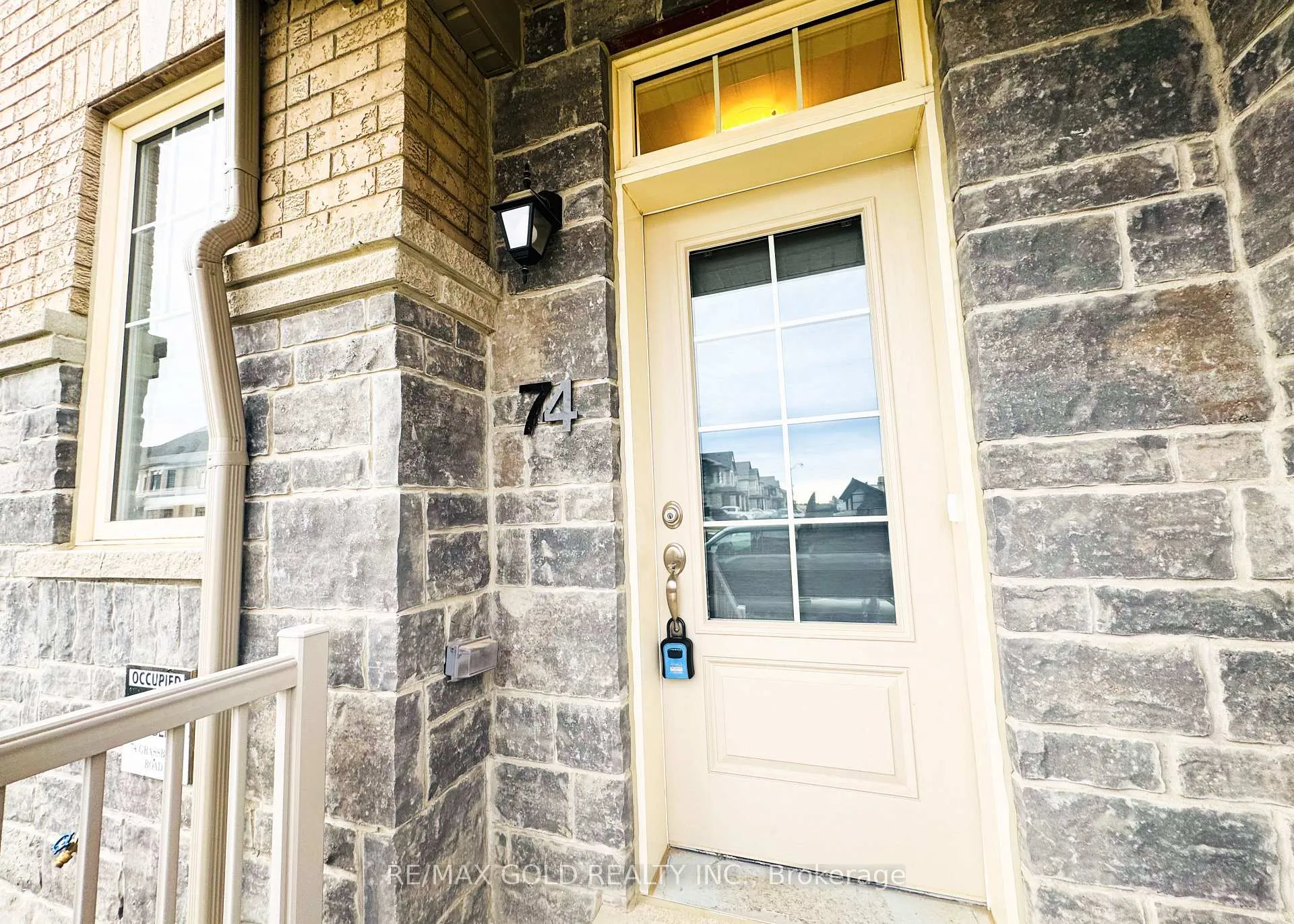 Photo 2 of 74 Grassbank Road, Brampton, Sandringham-Wellington North — HOMEH