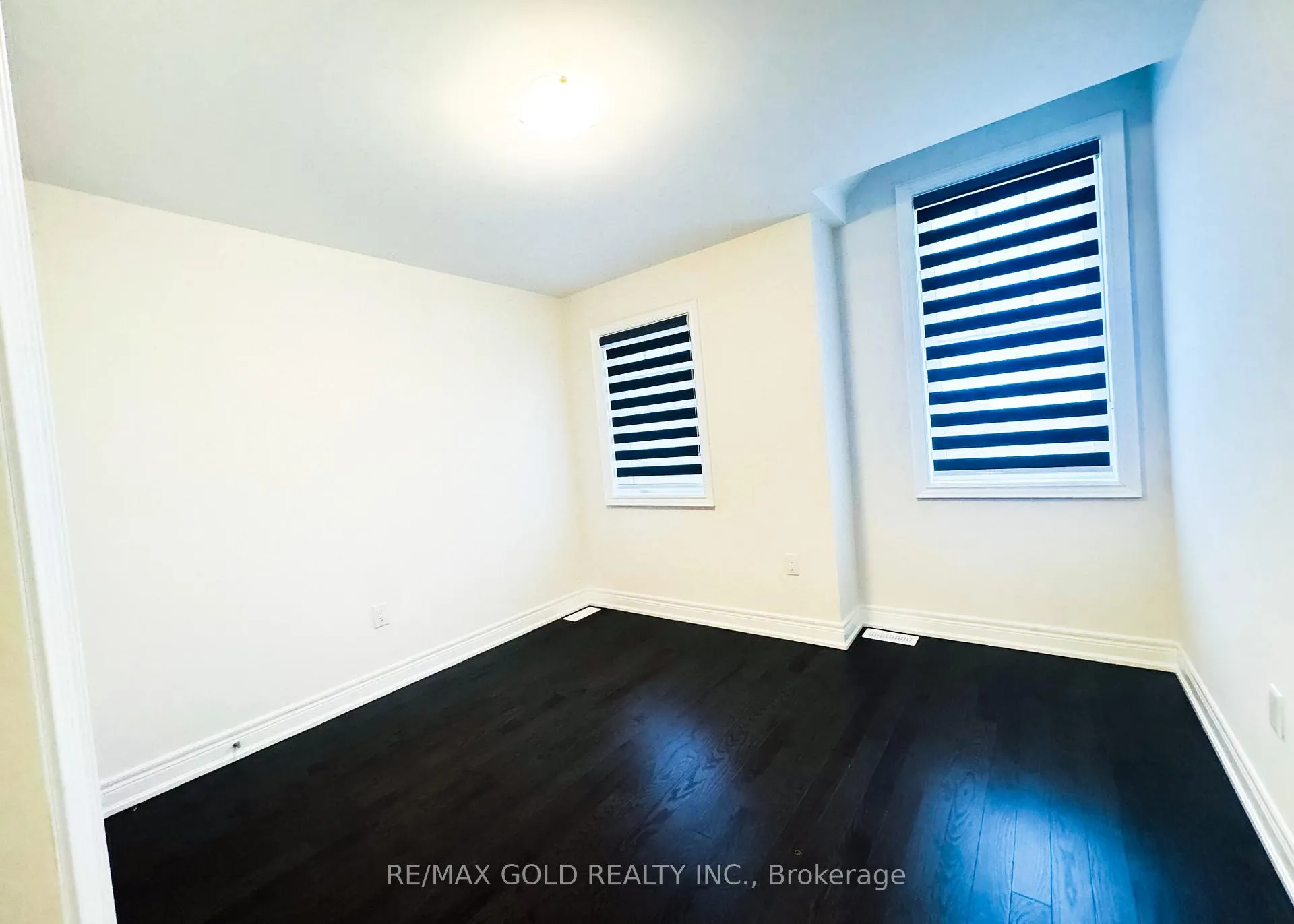 Photo 9 of 74 Grassbank Road, Brampton, Sandringham-Wellington North — HOMEH