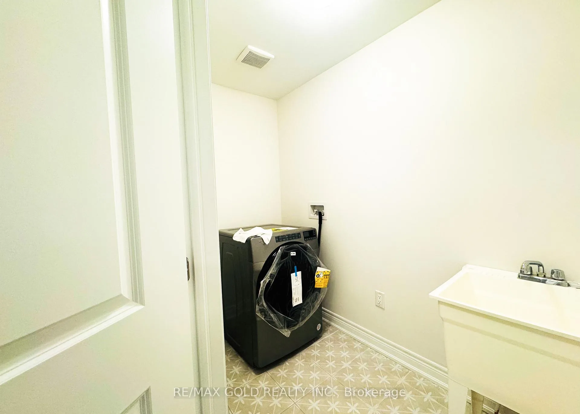 Photo 14 of 74 Grassbank Road, Brampton, Sandringham-Wellington North — HOMEH