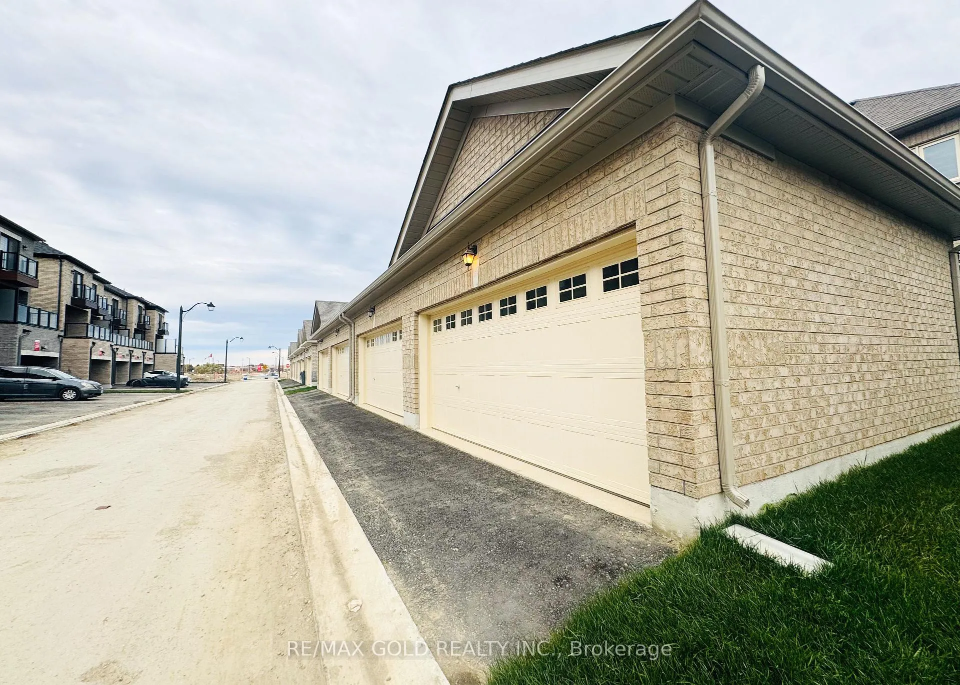 Photo 16 of 74 Grassbank Road, Brampton, Sandringham-Wellington North — HOMEH