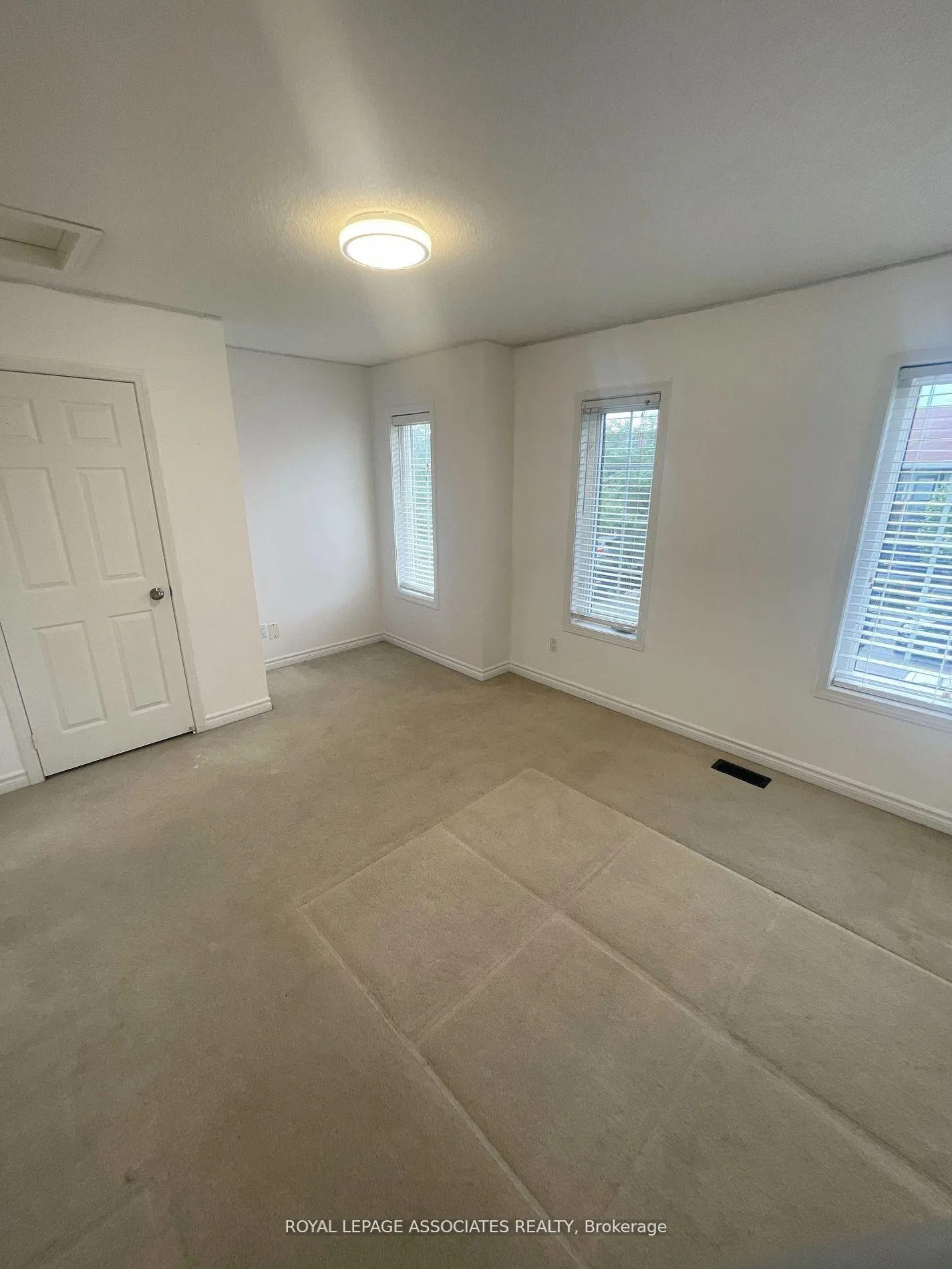 Photo 9 of 1608 Avonmore Square, Pickering, Town Centre — HOMEH