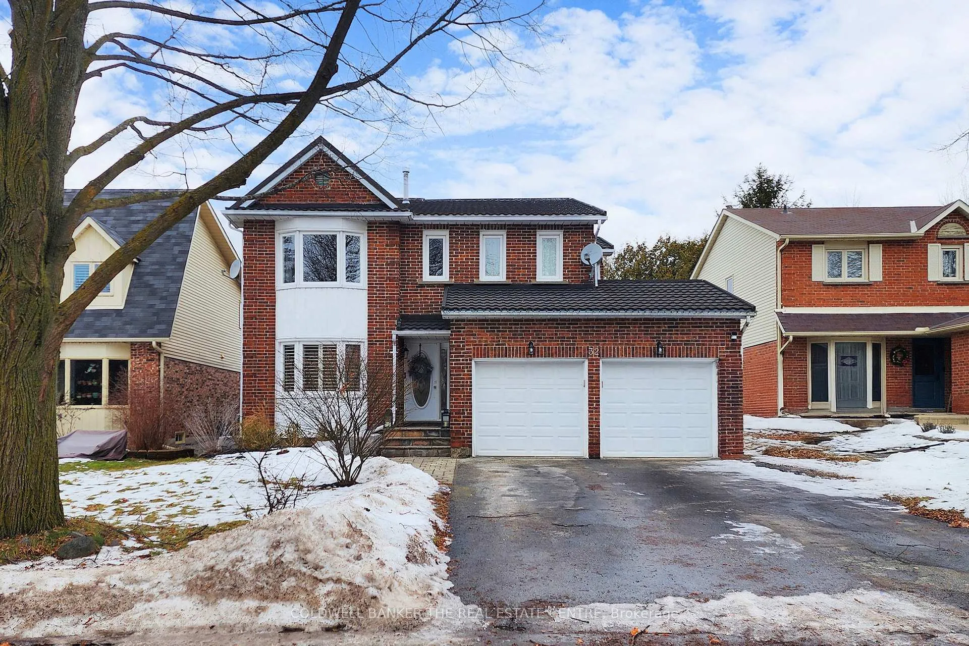 Photo 2 of 32 Hollingshead Drive, Aurora, Aurora Village — HOMEH
