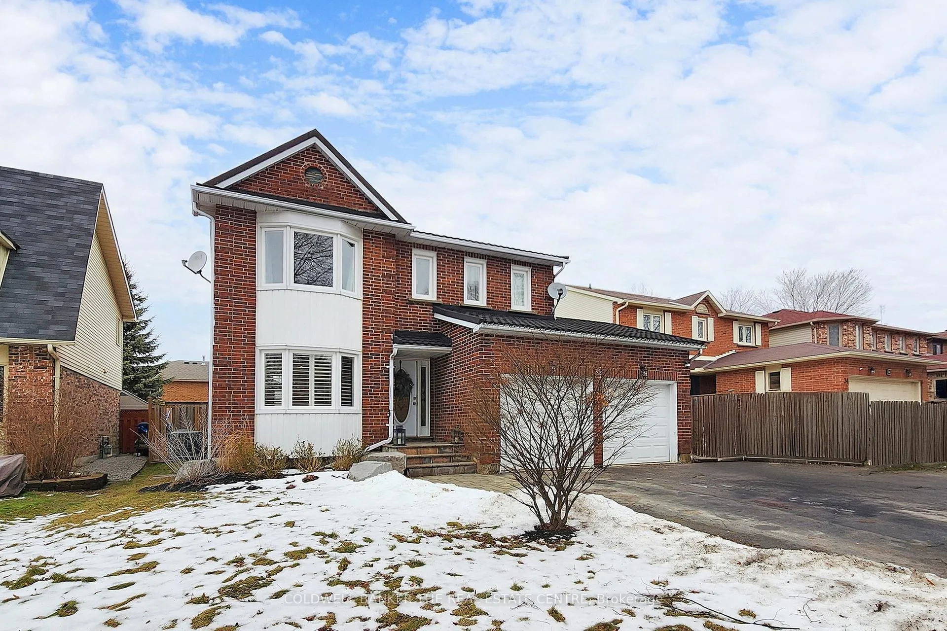 Photo 4 of 32 Hollingshead Drive, Aurora, Aurora Village — HOMEH