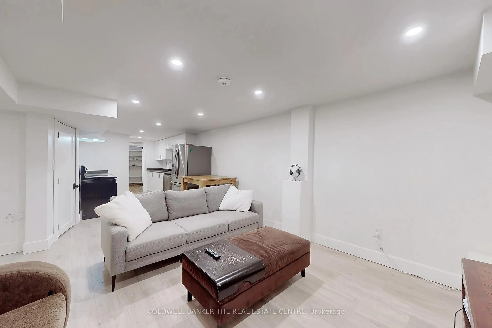 Photo 5 of 32 Hollingshead Drive, Aurora, Aurora Village — HOMEH
