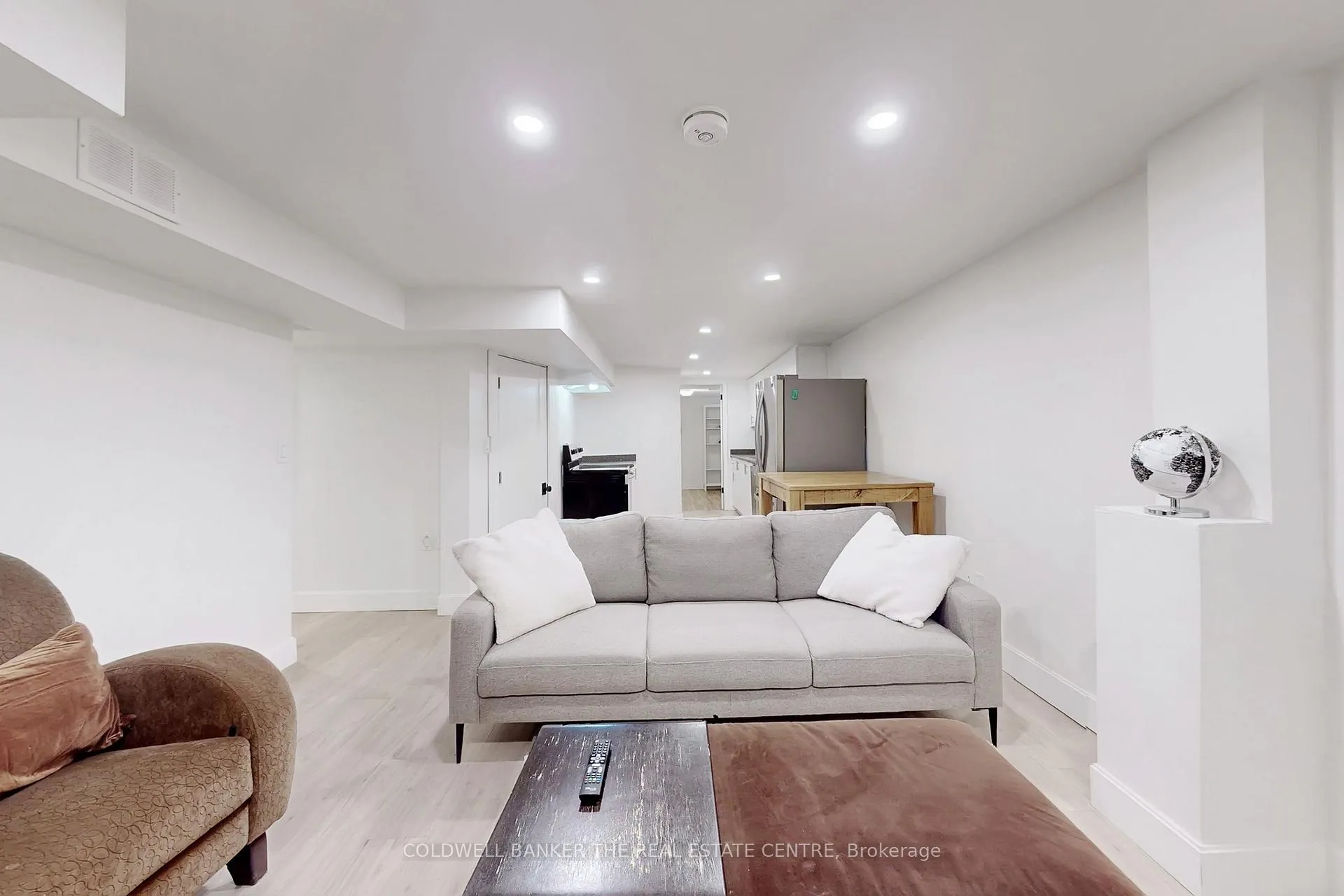 Photo 6 of 32 Hollingshead Drive, Aurora, Aurora Village — HOMEH