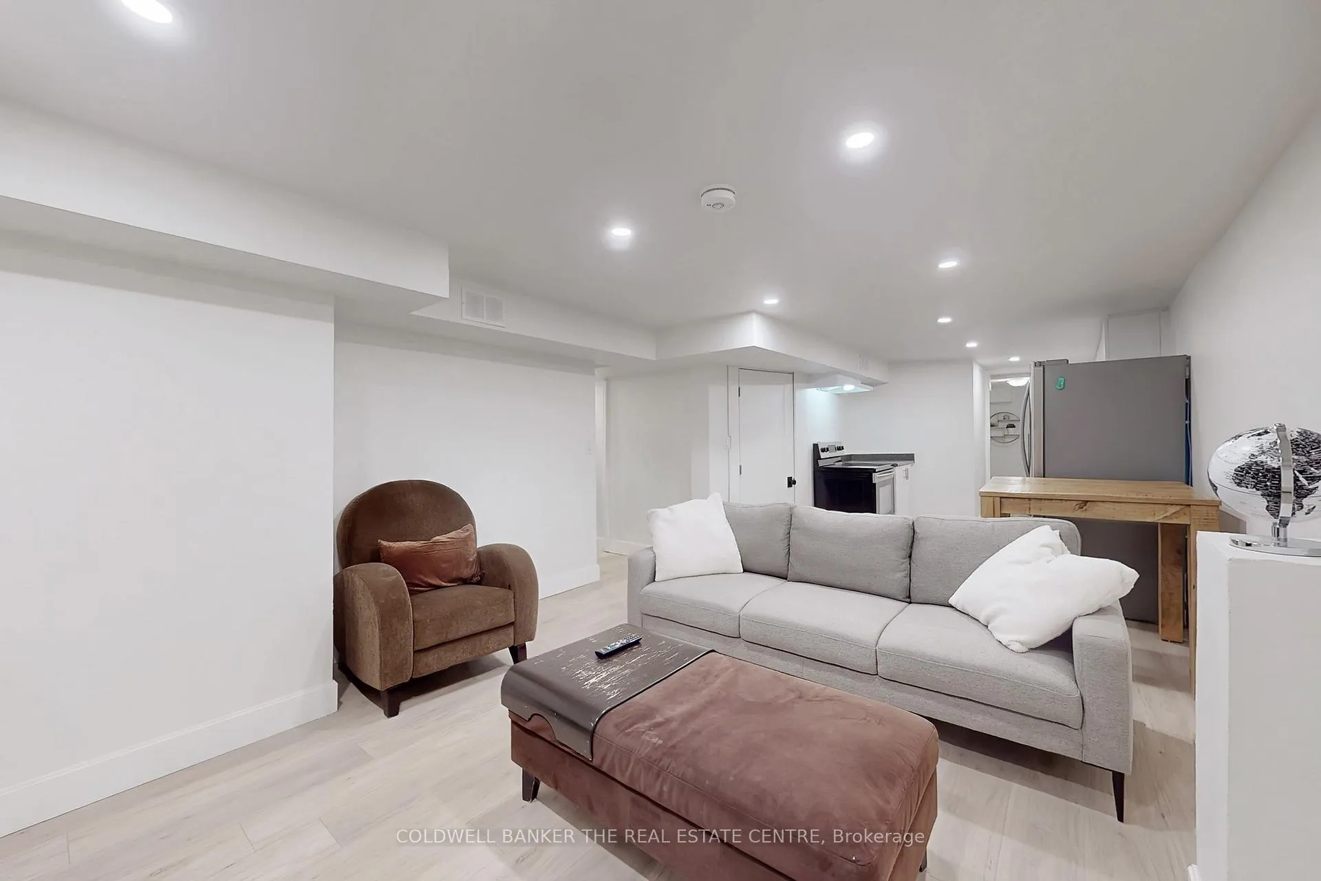 Photo 7 of 32 Hollingshead Drive, Aurora, Aurora Village — HOMEH