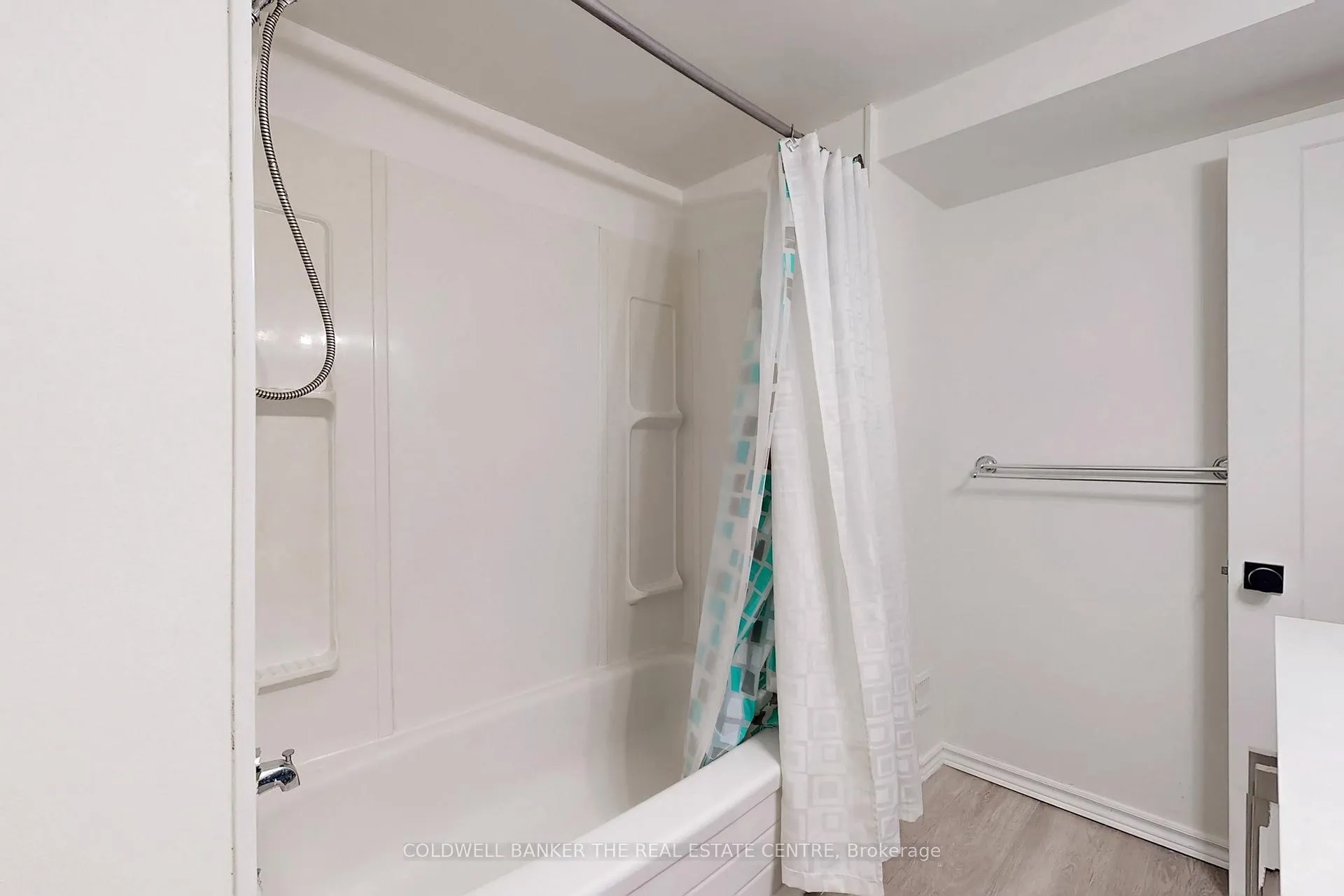 Photo 25 of 32 Hollingshead Drive, Aurora, Aurora Village — HOMEH