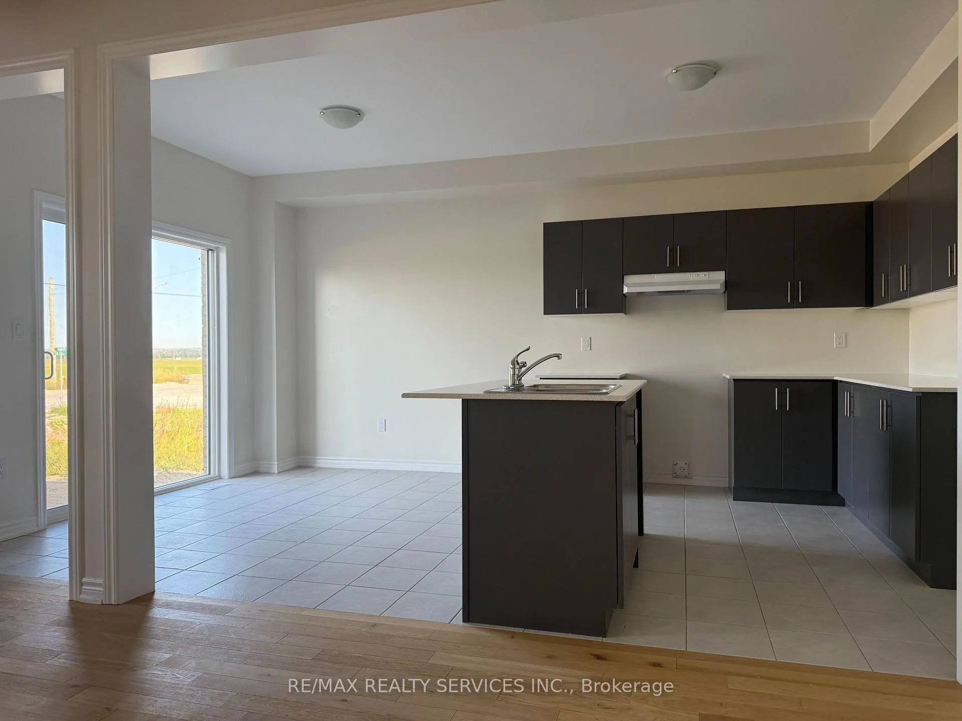 Photo 3 of 45 Fenn Crescent, New Tecumseth, Rural New Tecumseth — HOMEH