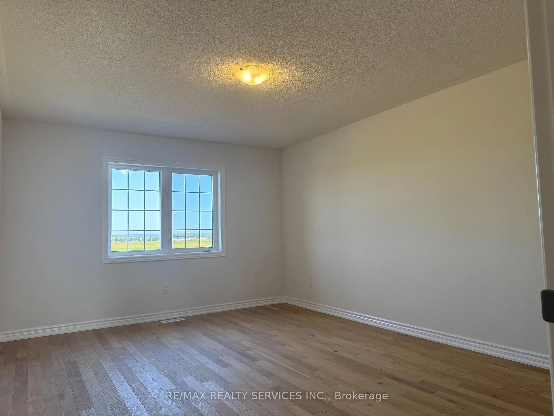 Photo 4 of 45 Fenn Crescent, New Tecumseth, Rural New Tecumseth — HOMEH