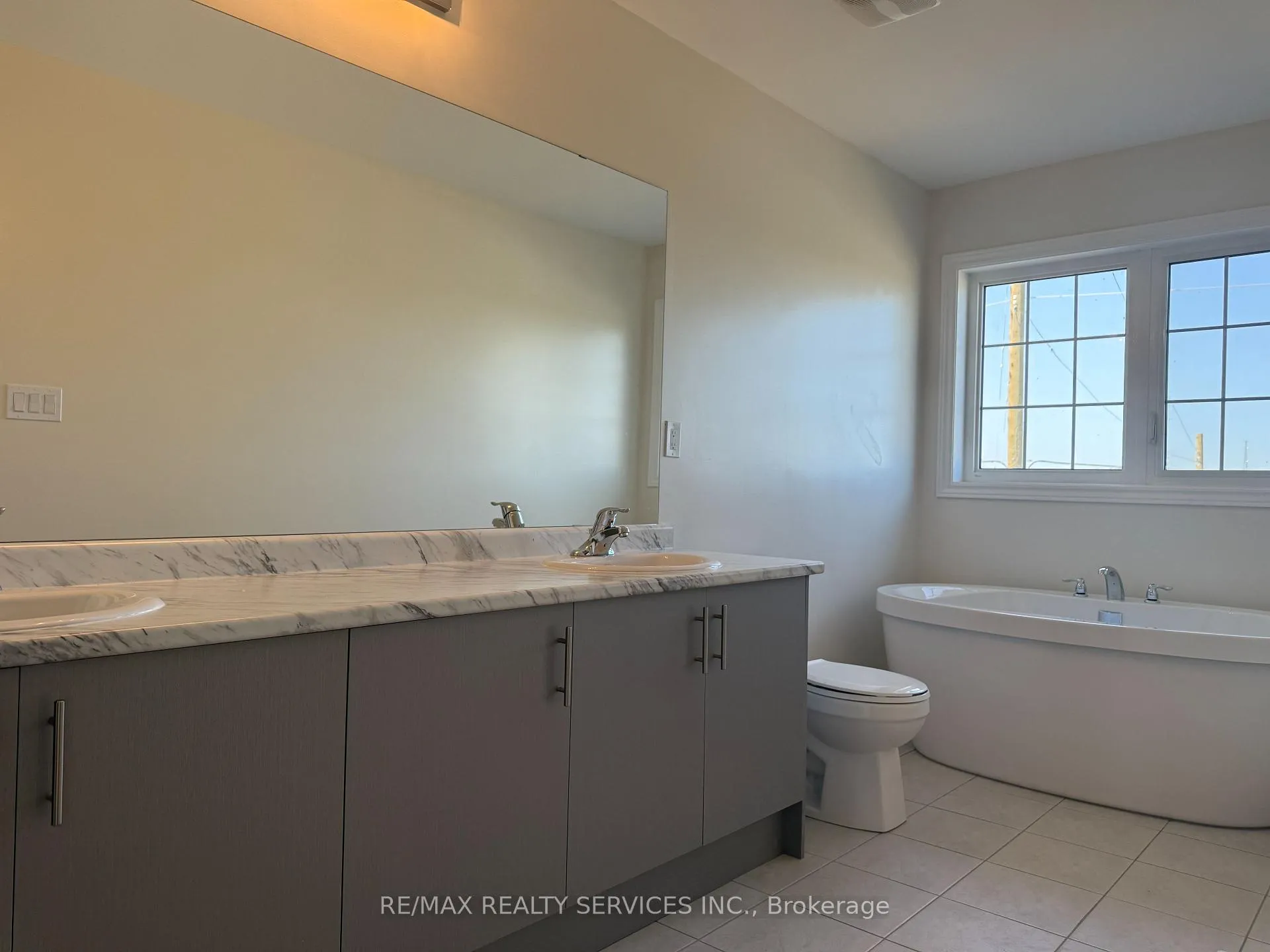 Photo 5 of 45 Fenn Crescent, New Tecumseth, Rural New Tecumseth — HOMEH
