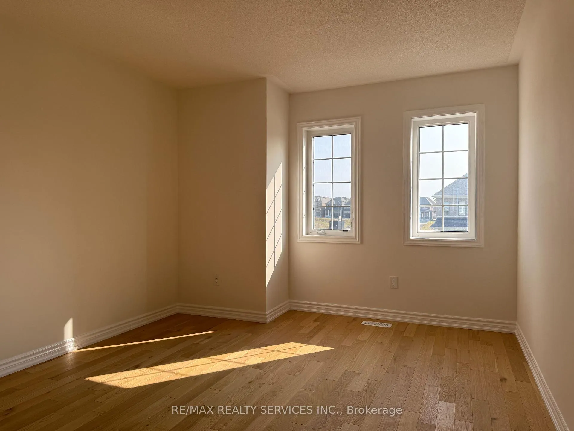 Photo 7 of 45 Fenn Crescent, New Tecumseth, Rural New Tecumseth — HOMEH
