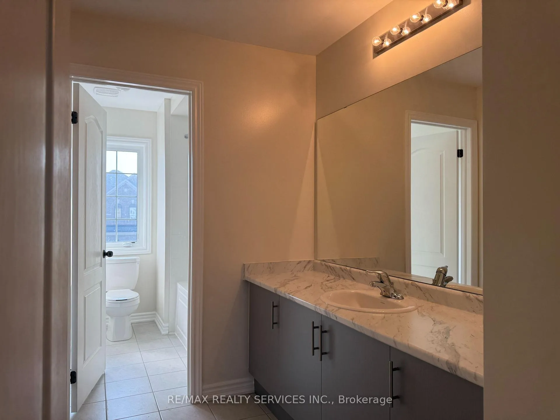 Photo 8 of 45 Fenn Crescent, New Tecumseth, Rural New Tecumseth — HOMEH