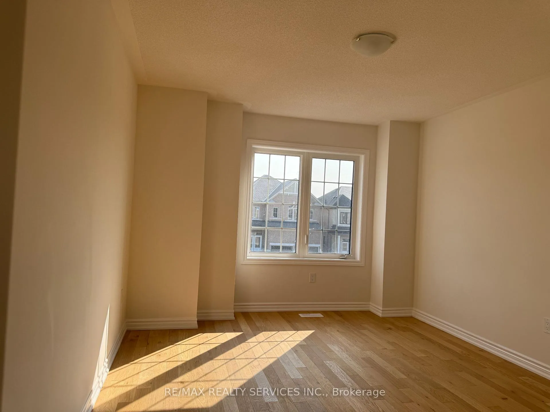 Photo 9 of 45 Fenn Crescent, New Tecumseth, Rural New Tecumseth — HOMEH