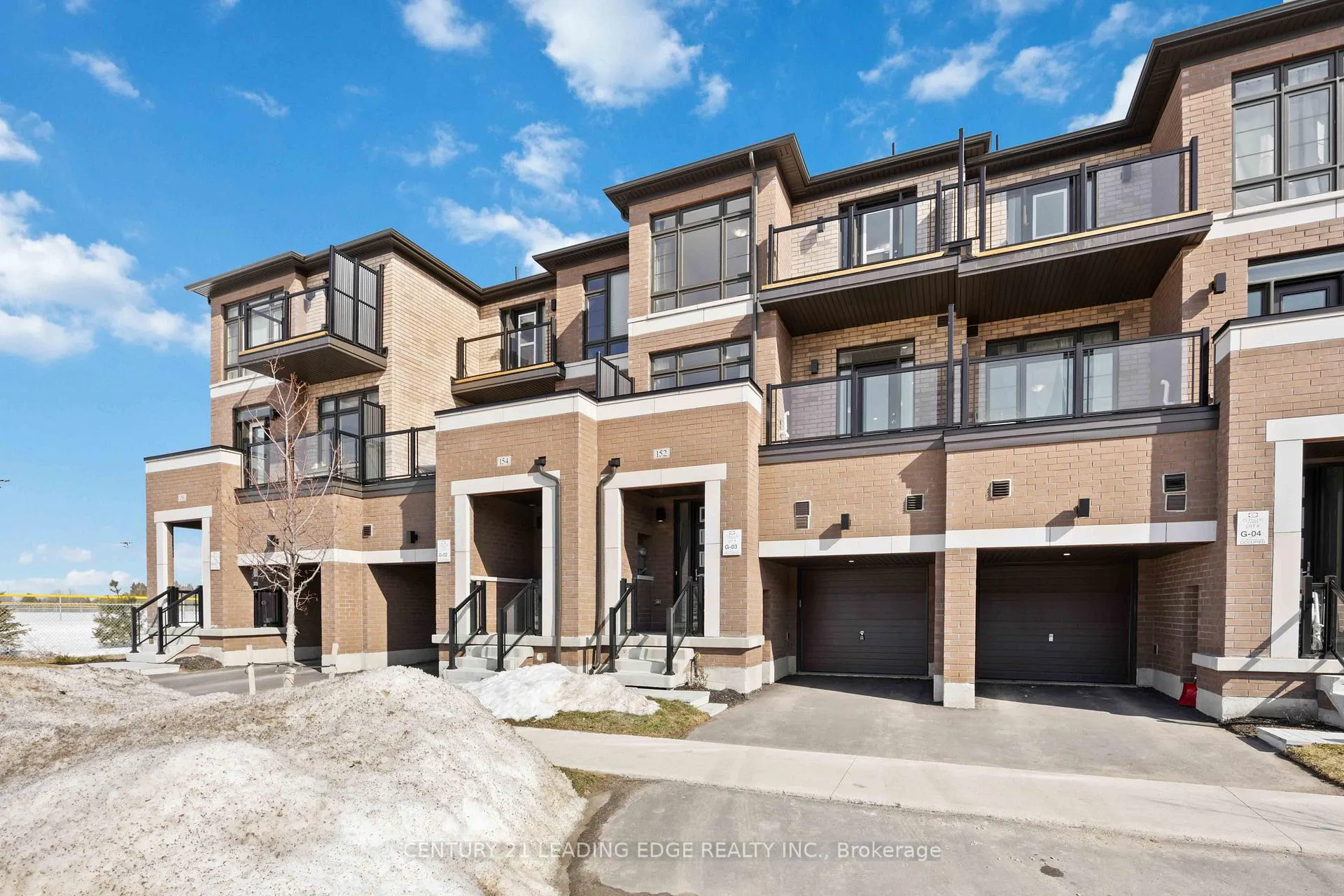 Photo 2 of 152 Turnberry Lane, Barrie, Painswick South — HOMEH