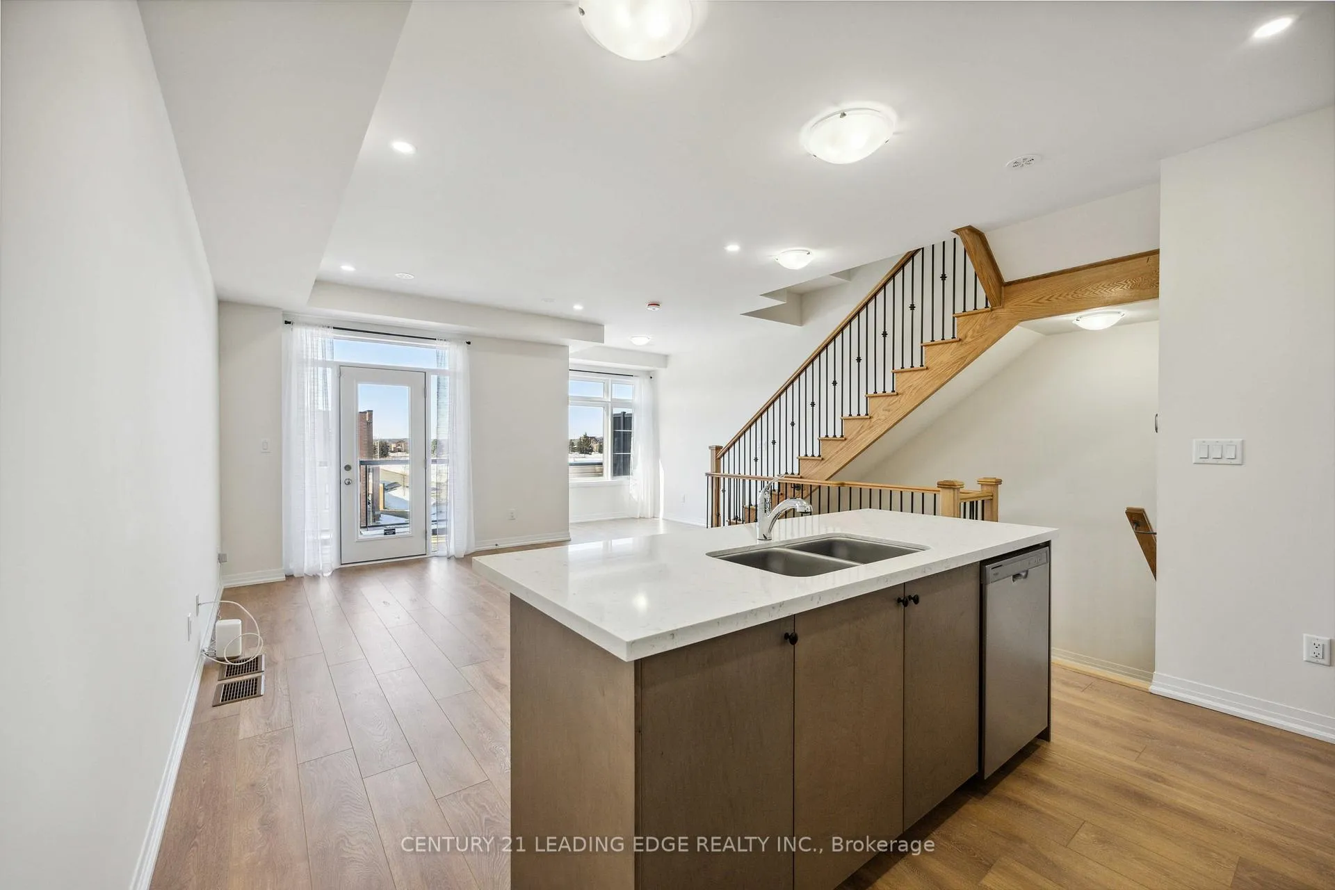 Photo 9 of 152 Turnberry Lane, Barrie, Painswick South — HOMEH