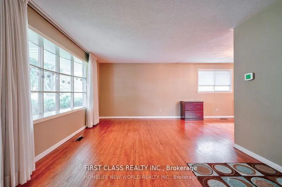 Photo 2 of 24 Markhaven Road, Markham, Unionville — HOMEH