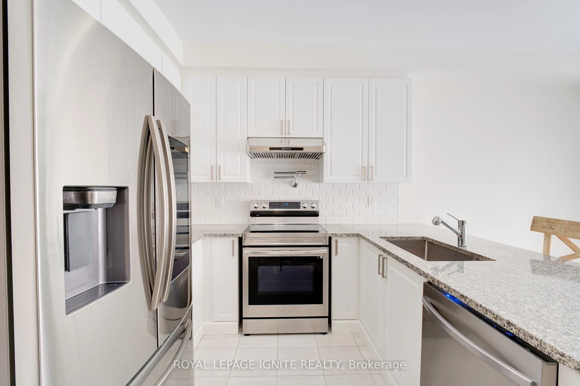 Photo 9 of 2580 Craftsman Drive, Oshawa, Windfields — HOMEH