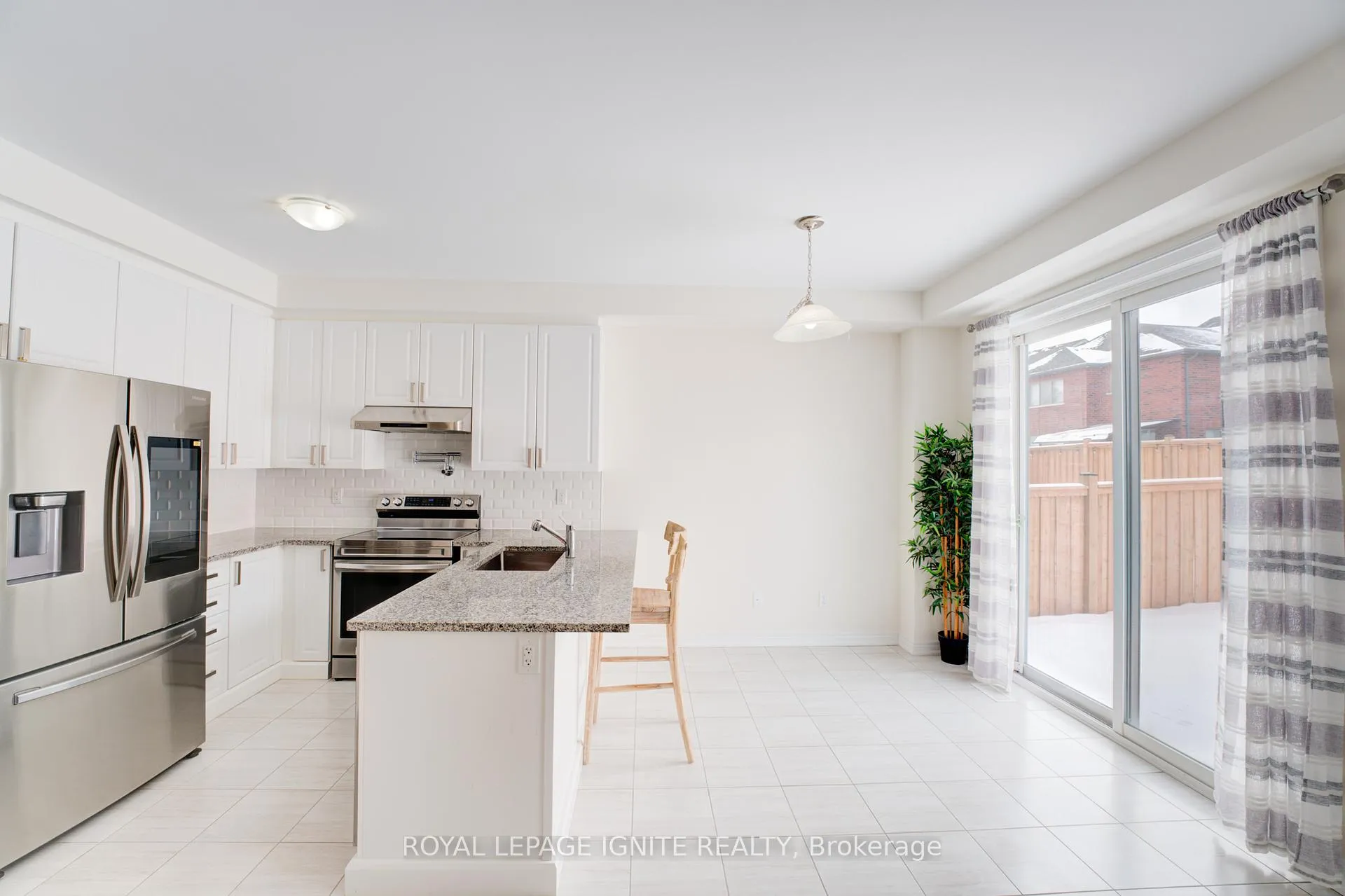 Photo 12 of 2580 Craftsman Drive, Oshawa, Windfields — HOMEH