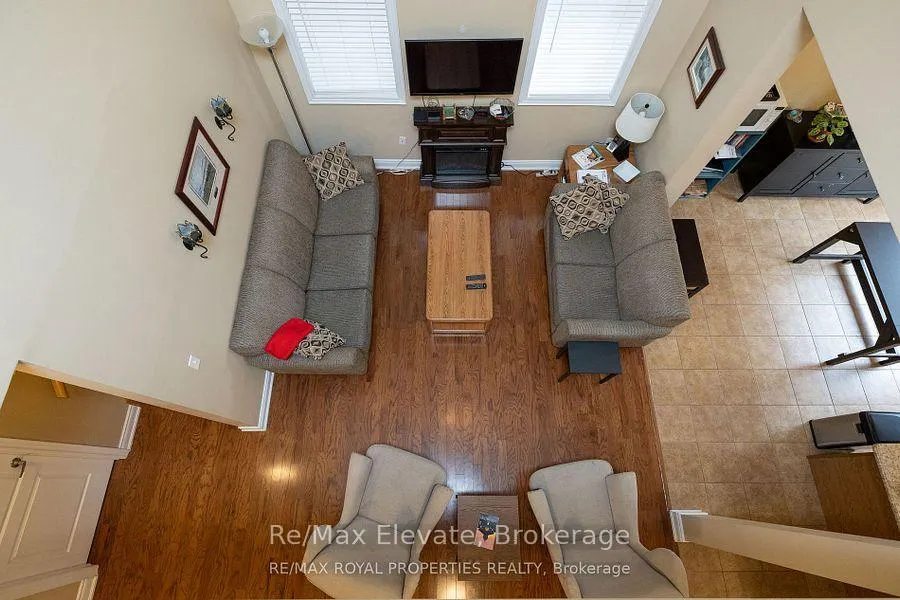 Photo 5 of 4 Trotter Court, Barrie, Holly — HOMEH