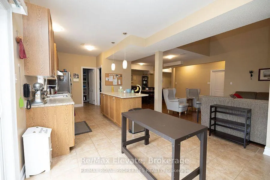 Photo 6 of 4 Trotter Court, Barrie, Holly — HOMEH
