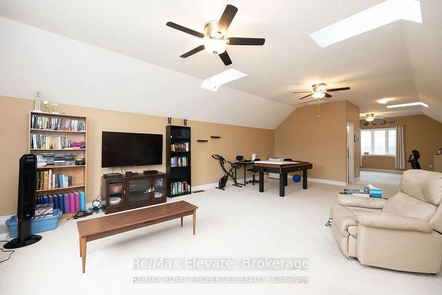 Photo 11 of 4 Trotter Court, Barrie, Holly — HOMEH