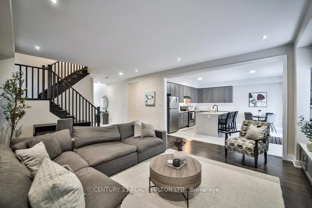 Photo 8 of 1006 Cole Street, Innisfil, Alcona — HOMEH