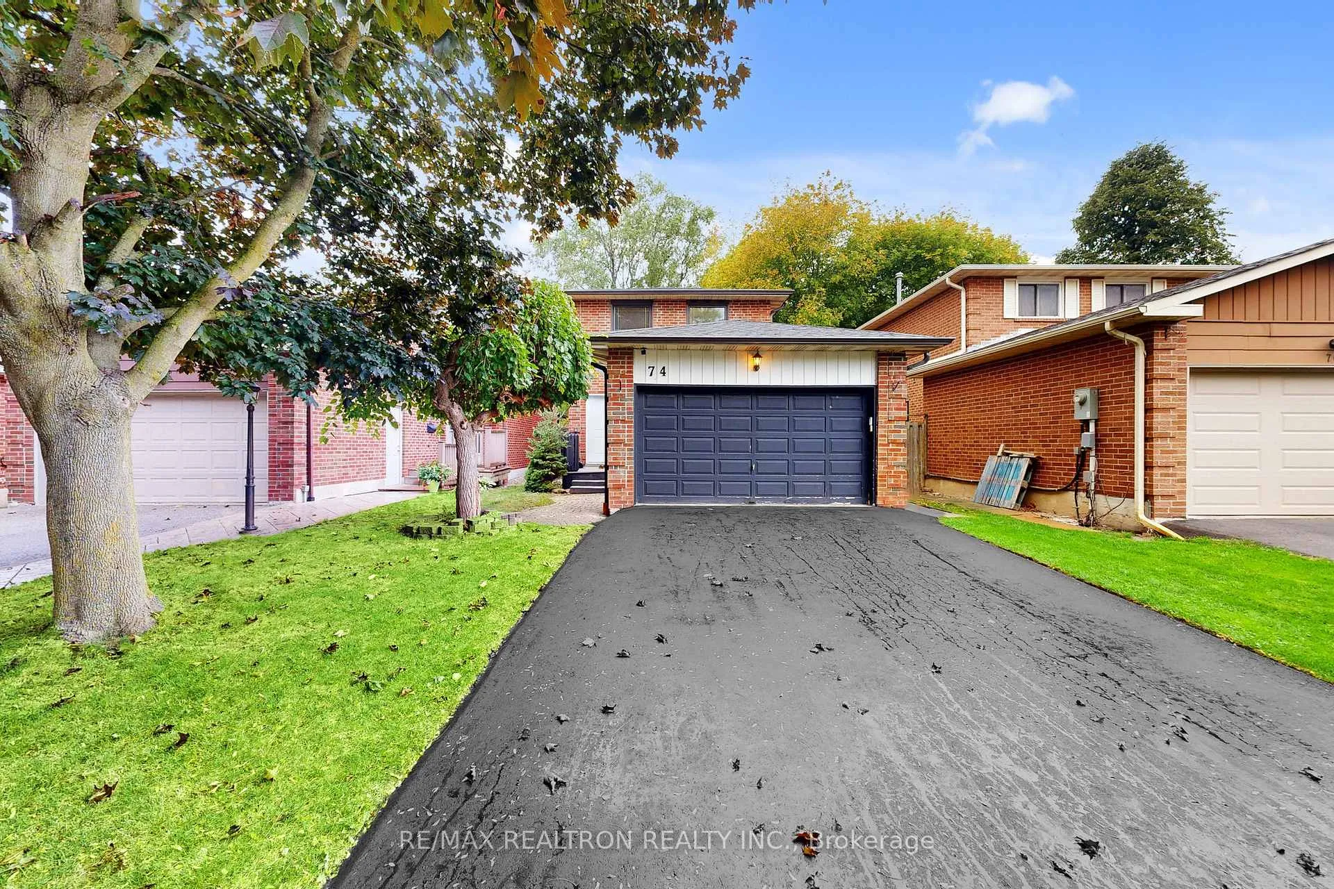 Photo 2 of 74 Trothen Circle, Markham, Markham Village — HOMEH