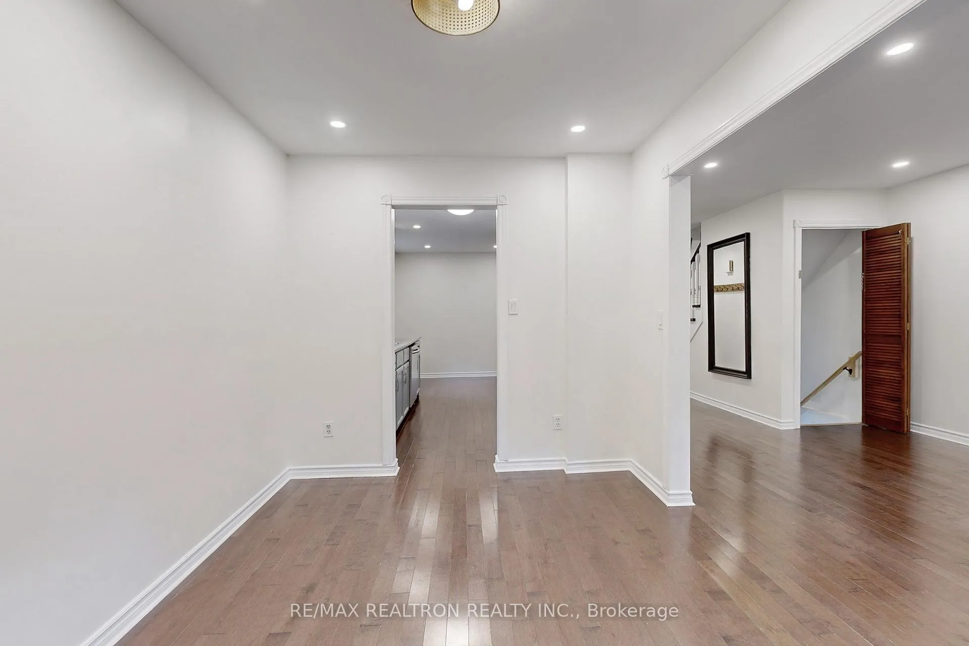 Photo 10 of 74 Trothen Circle, Markham, Markham Village — HOMEH